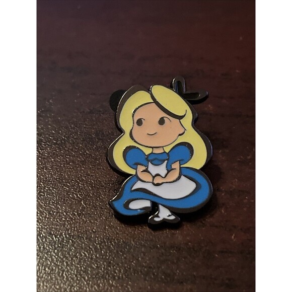 Disney Alice In Wonderland Cuties‎ Mystery Trading Pin - Picture 1 of 4